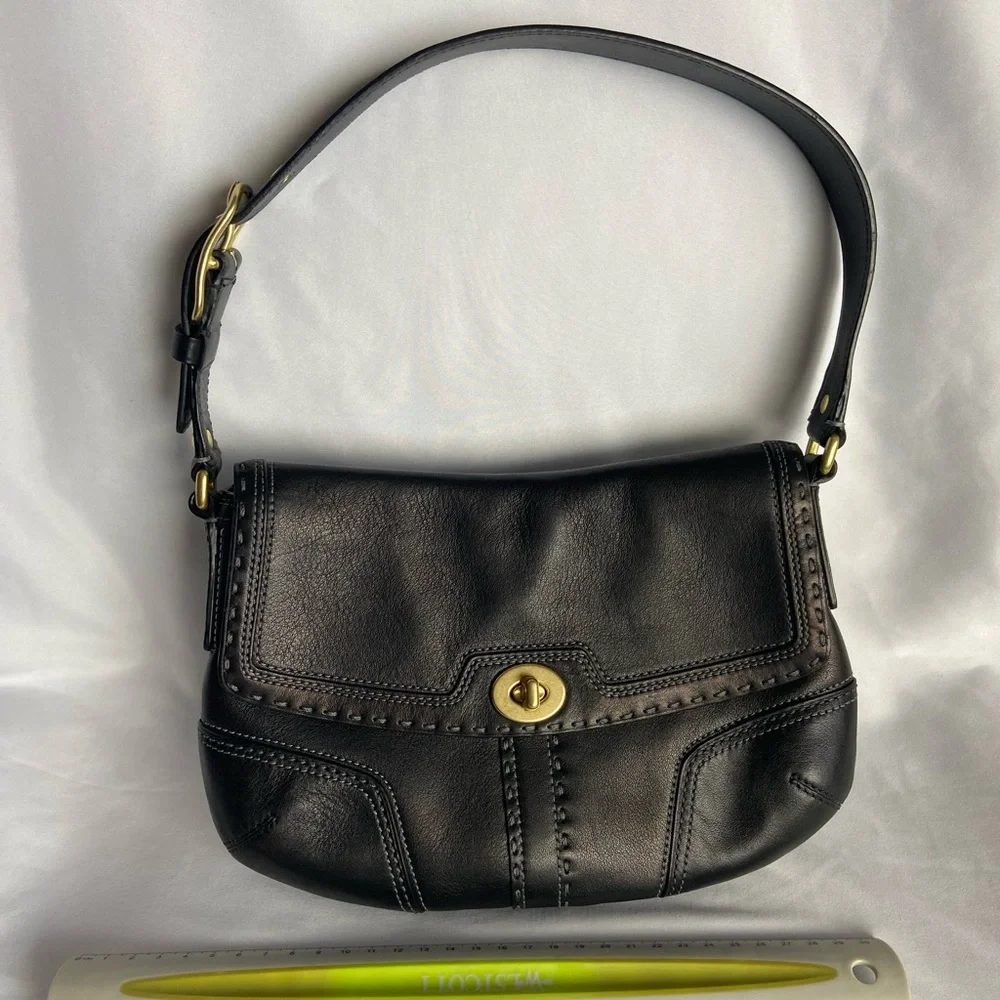 Black coach handbag - Picture 2 of 8